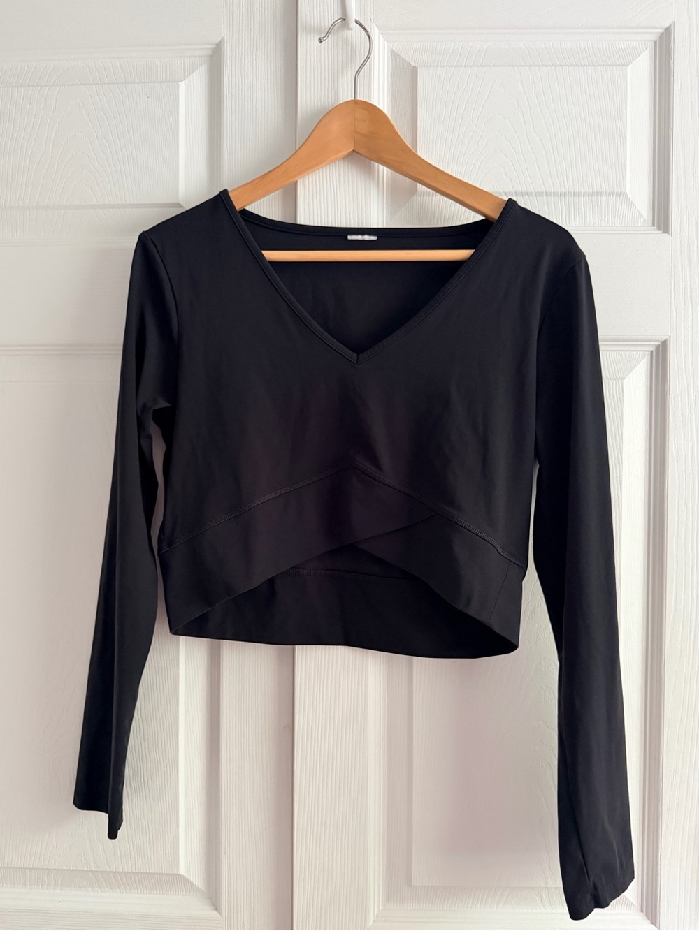 Gymshark Black Long Sleeve Crop Workout Top Women’s Large XL V Neck Athletic